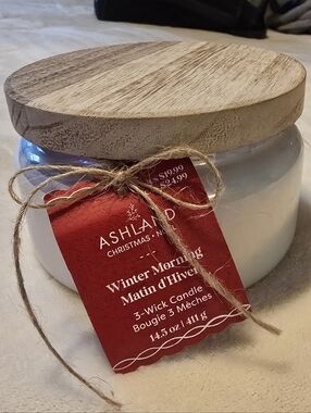 Ashland White Jar 3-Wick Candle with Red Tag and Wood Lid